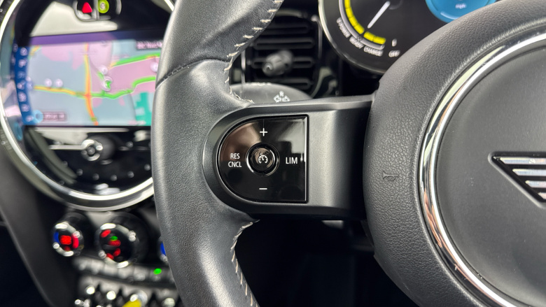 MINI Hatchback 135kW Cooper S Shadow Edition 33kWh 3dr Auto Electric Hatchback